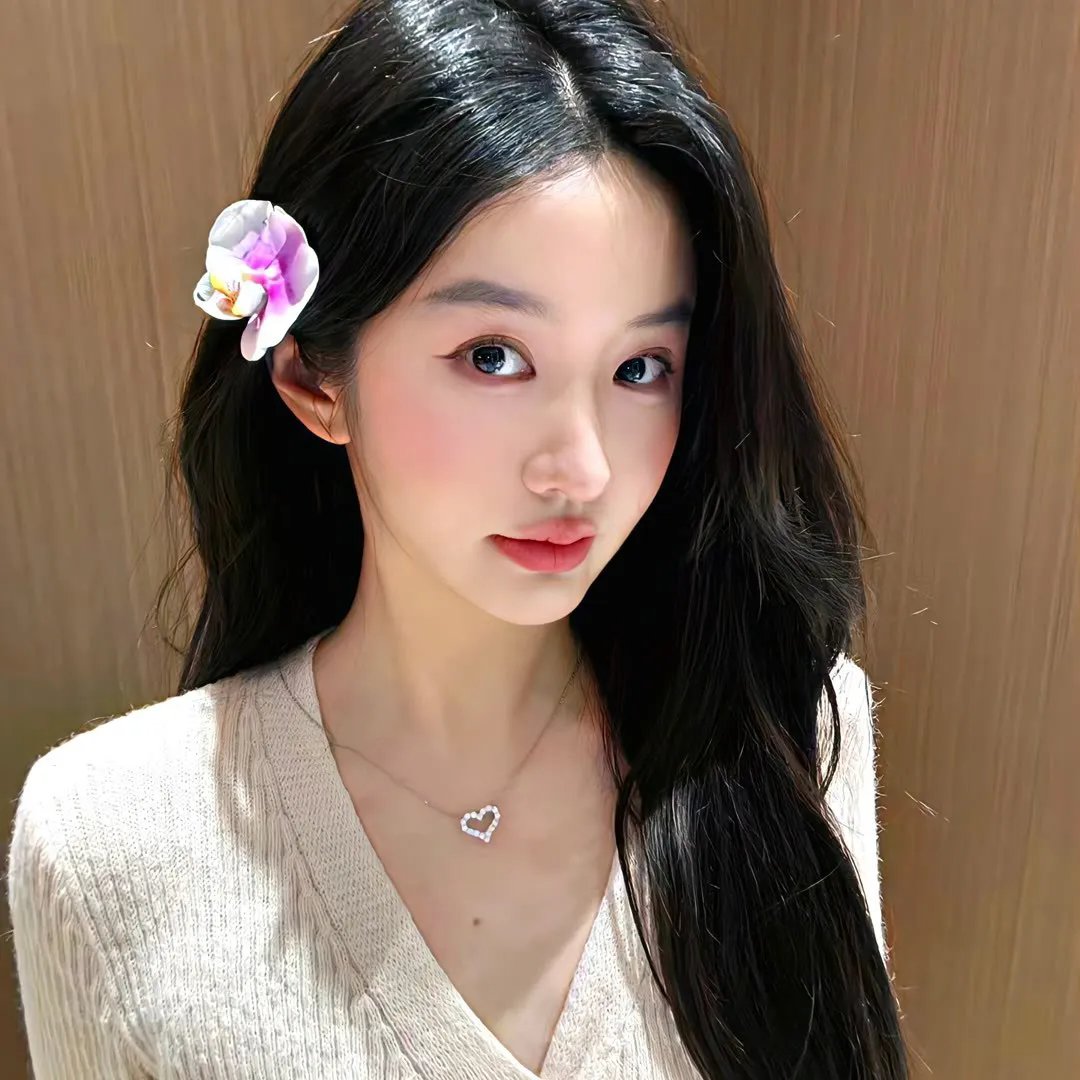 战火中的花蕾